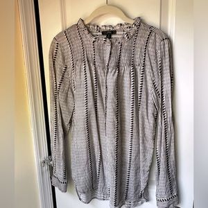 Long sleeve black and white popover with ruffle collar